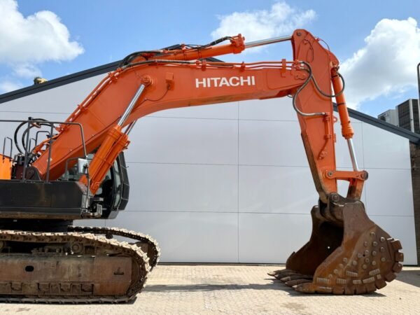 Hitachi ZX490LCH‑6 excavator