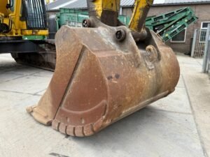 Used Komatsu PC700LC‑11 Heavy‑Duty Excavator for Sale