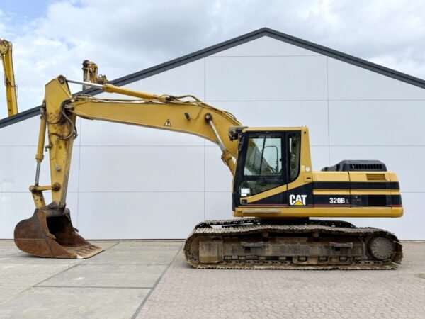 Buy Caterpillar 320 Excavator for Sale in Riyadh