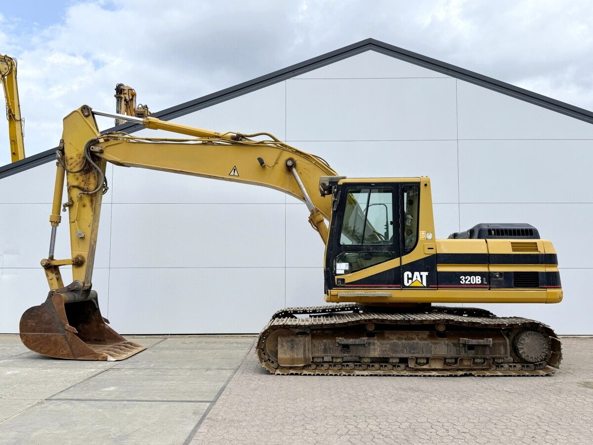 Buy Caterpillar 320 Excavator for Sale in Riyadh