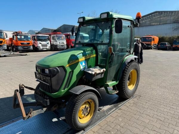 Buy John Deere 3520 Kommunal Utility Tractor