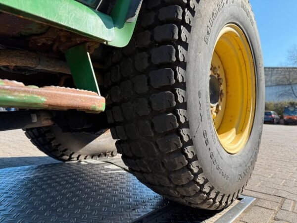 Buy John Deere 3520 Kommunal Utility Tractor
