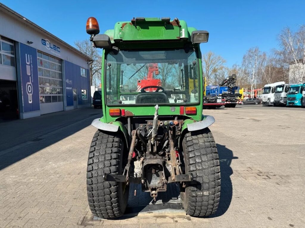 Buy John Deere 3520 Kommunal Utility Tractor