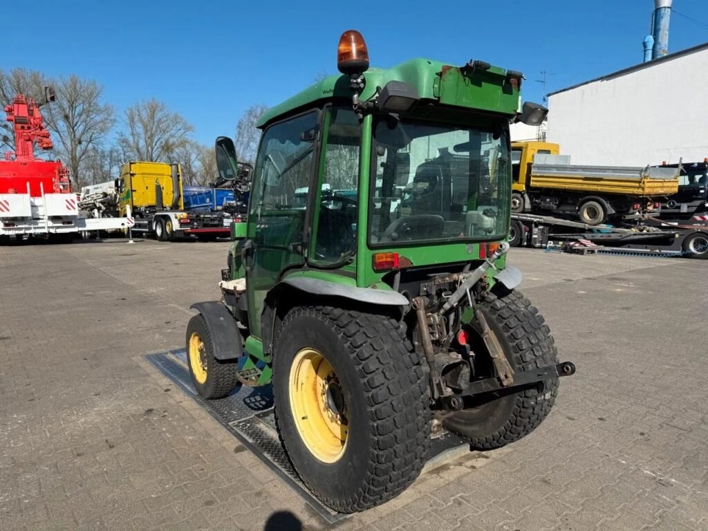 Buy John Deere 3520 Kommunal Utility Tractor