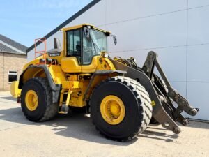 Volvo L220H Wheel Loader for Sale with Bucket Included