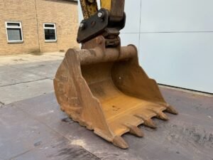 Caterpillar 329EL excavator