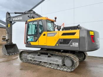 Volvo EC220D excavator