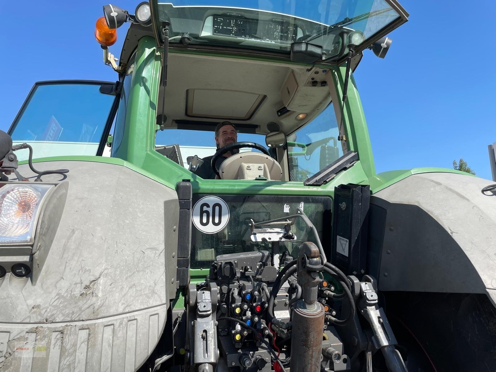 Buy Fendt 828 Vario Profi Plus Tractor for sale