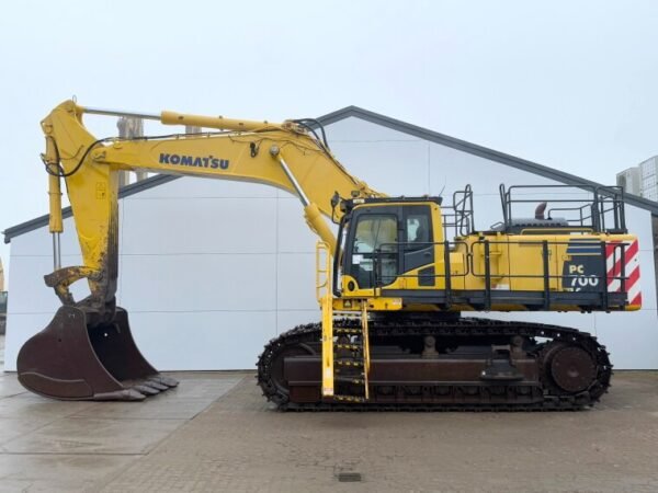 Komatsu PC700LC‑8E0 excavator