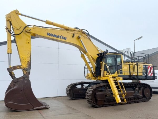 Komatsu PC700LC‑8E0 excavator