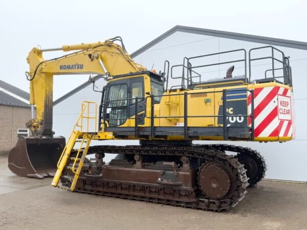 Komatsu PC700LC‑8E0 excavator