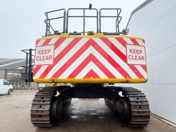 Komatsu PC700LC‑8E0 excavator