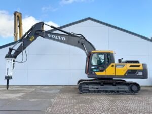 Volvo EC220D + Maxx 2000 Hammer excavator