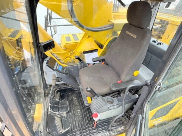 Komatsu PC700LC‑8E0 excavator