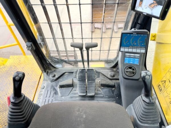 Komatsu PC700LC‑8E0 excavator
