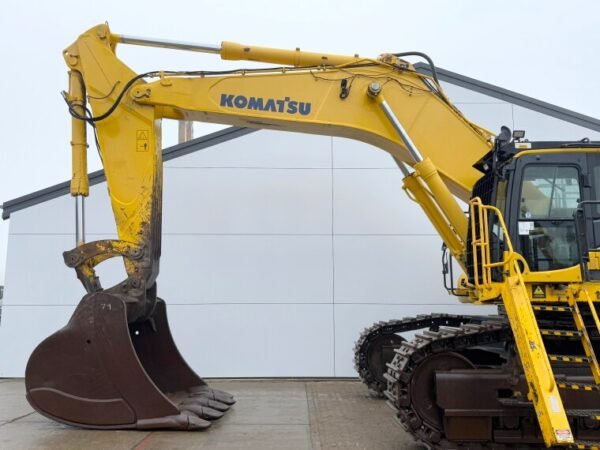 Komatsu PC700LC‑8E0 excavator