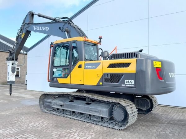 Volvo EC220D + Maxx 2000 Hammer excavator