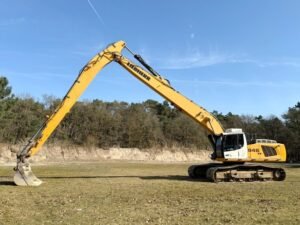 Liebherr R946 SHD long‑reach excavator