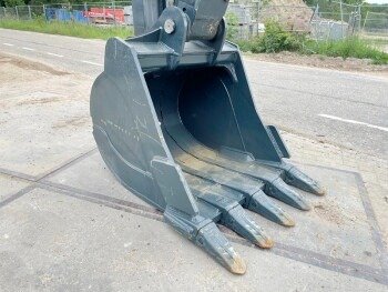 Hyundai R245LR Smart Plus excavator
