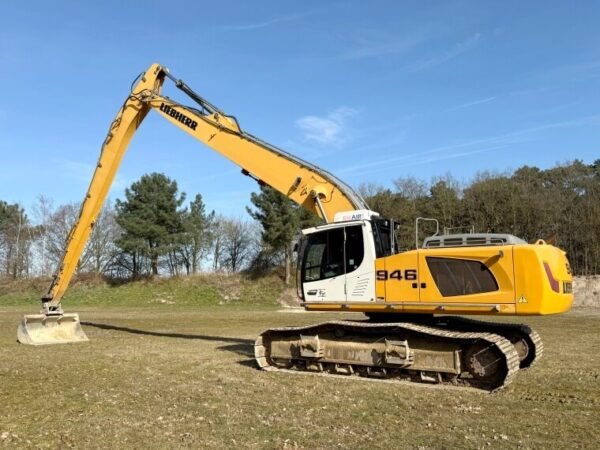 Liebherr R946 SHD long‑reach excavator