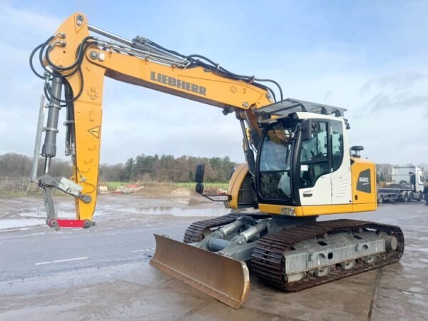 Liebherr R920LC Compact Excavator