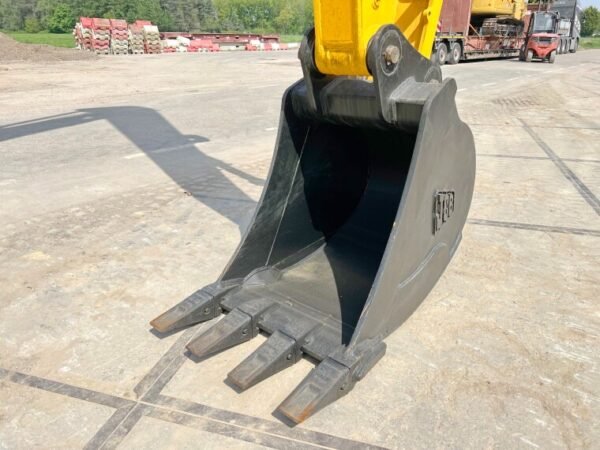 JCB 245HDLR Long‑Reach Excavator