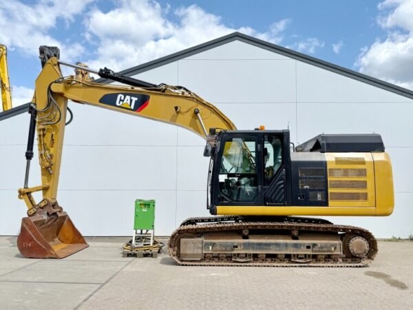 Caterpillar 323FL Z‑Line Full Electric Excavator