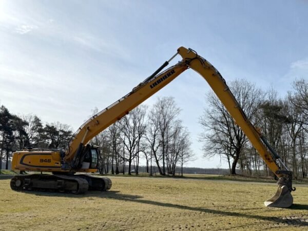 Liebherr R946 SHD long‑reach excavator