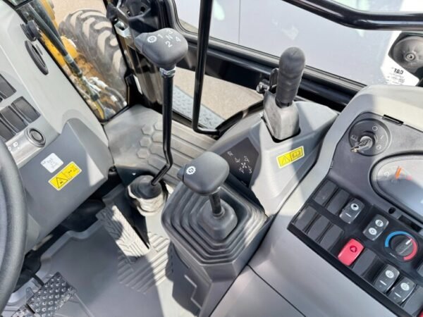 Caterpillar 424 4WD Backhoe Loader for Sale