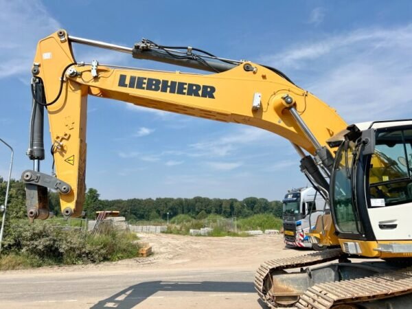 Liebherr R950 SHD excavator