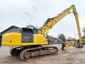 Komatsu PC490LC‑10 UHD demolition excavator