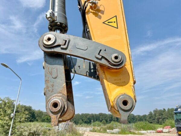 Liebherr R950 SHD excavator