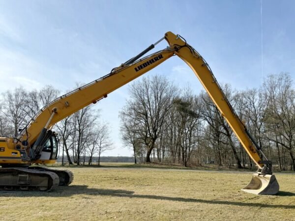 Liebherr R946 SHD long‑reach excavator