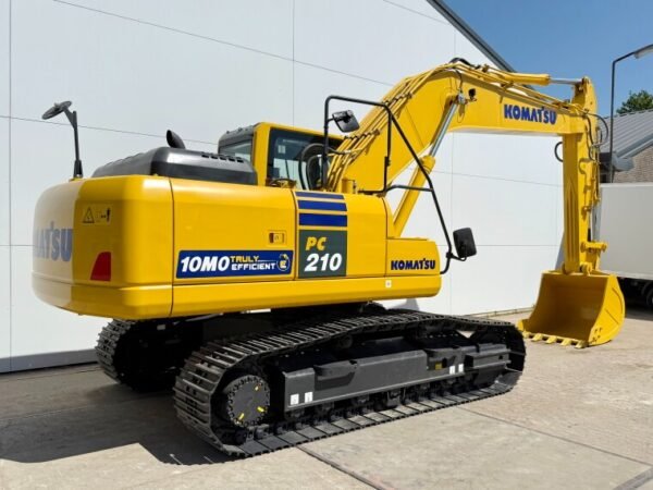 Komatsu PC210‑10M0 excavator