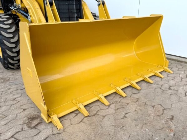 Caterpillar 424 4WD Backhoe Loader for Sale