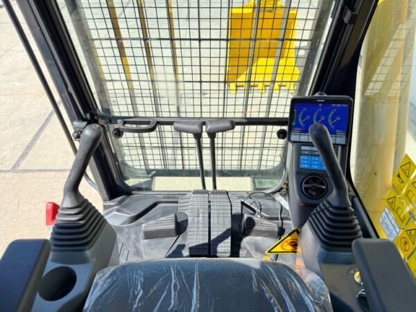 Komatsu PC210‑10M0 excavator