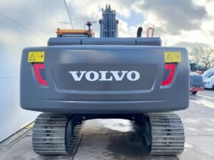 Volvo EC220D + Maxx 2000 Hammer excavator
