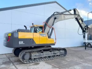 Volvo EC220D + Maxx 2000 Hammer excavator