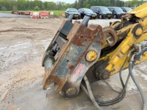 Komatsu PC490LC‑10 UHD demolition excavator