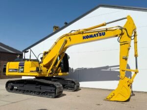 Komatsu PC210LC‑10M0 excavator