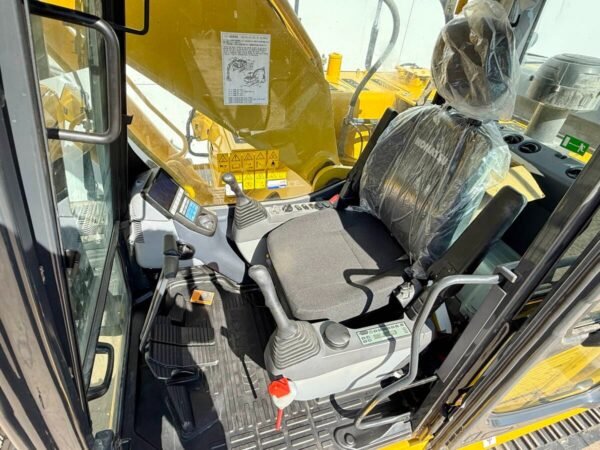 Komatsu PC210LC‑10M0 excavator