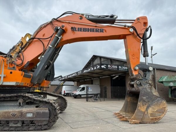 Liebherr R976 LCV excavator for sale