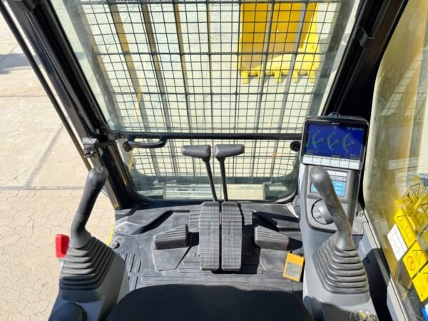 Komatsu PC210LC‑10M0 excavator