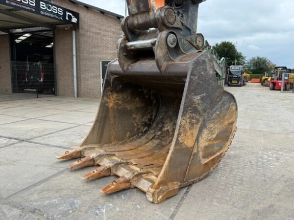 Liebherr R976 LCV excavator
