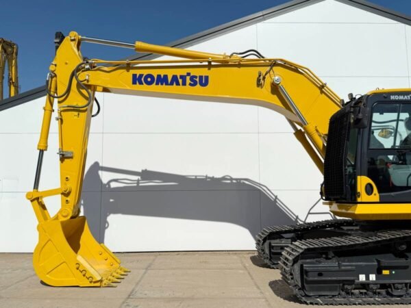 Komatsu PC210LC‑10M0 excavator
