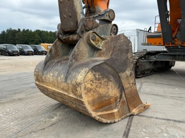 Liebherr R976 LCV excavator