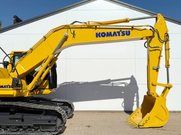 Komatsu PC210LC‑10M0 excavator