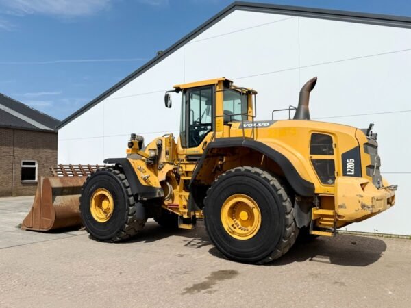 Volvo L220G Wheel Loader for Sale