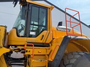 Volvo L220H Wheel Loader for Sale with Bucket Included