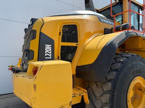 Volvo L220H Wheel Loader for Sale with Bucket Included